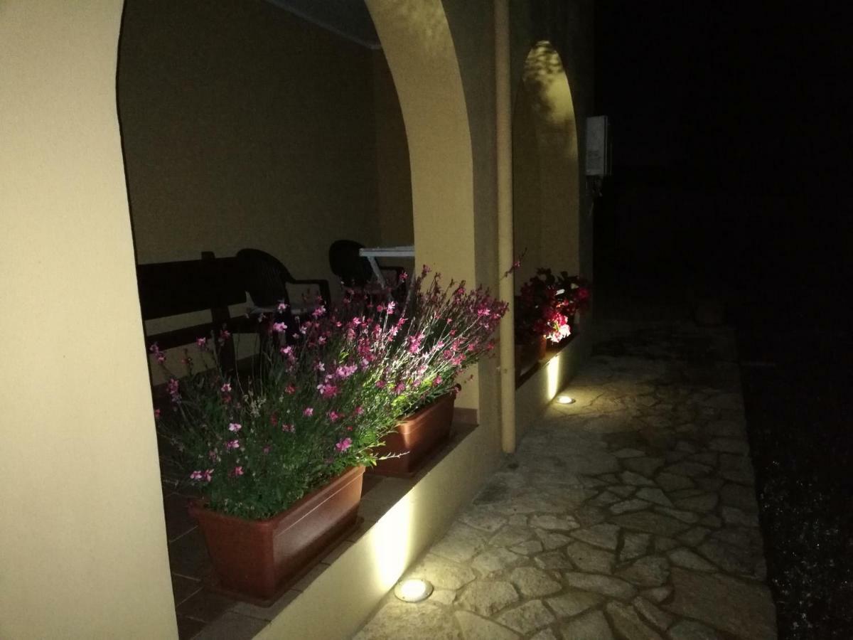 B&B Fiori Di Pesco Fertilia Dış mekan fotoğraf