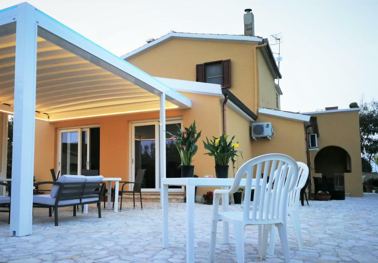B&B Fiori Di Pesco Fertilia Dış mekan fotoğraf